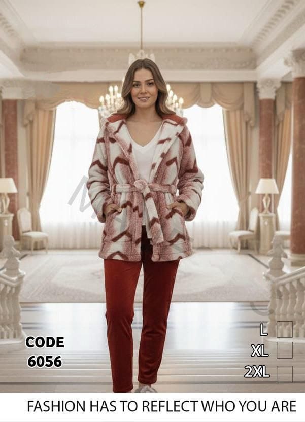 طقم بيجامه من 3 قطع قطيفه