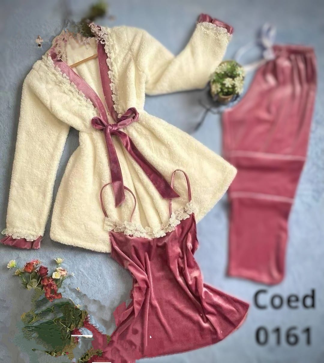 طقم من 3 قطع قطيفه