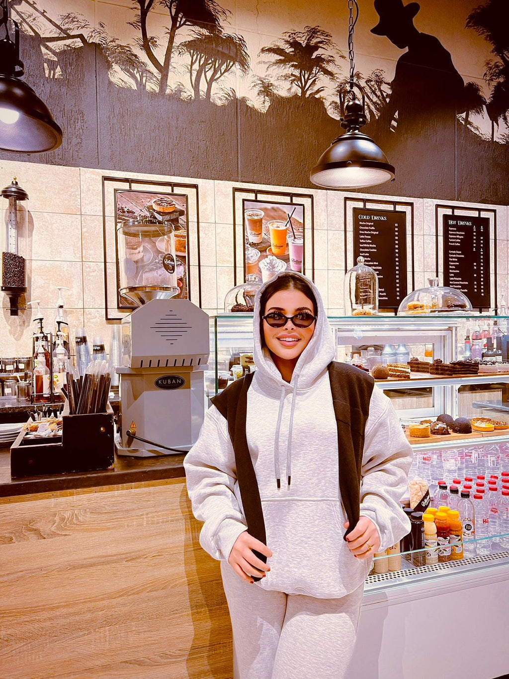 هودي "الدفء العصري" - Oversize Hoodie